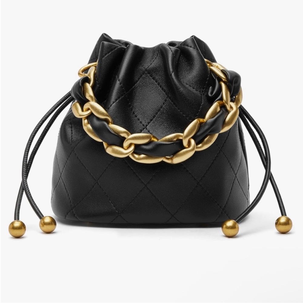 Elegant Black Quilted Bag with Gold Chain